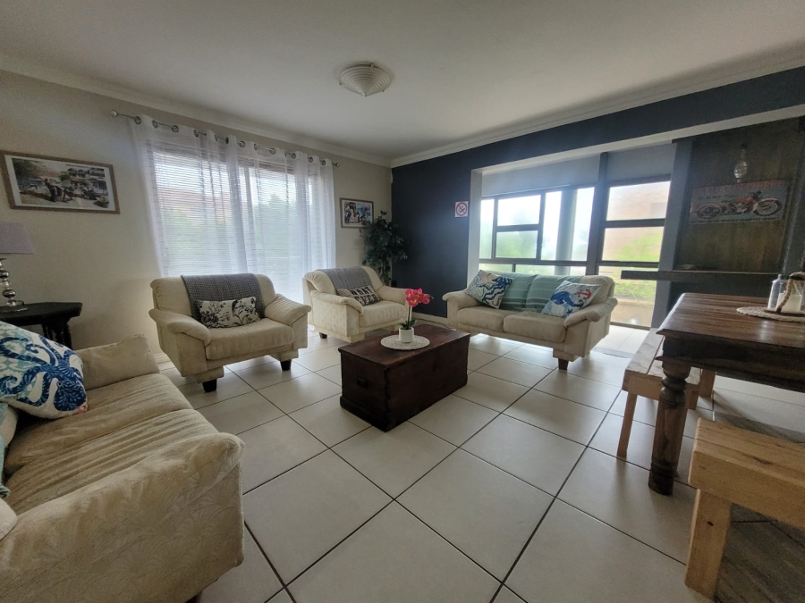 6 Bedroom Property for Sale in Paradise Beach Eastern Cape